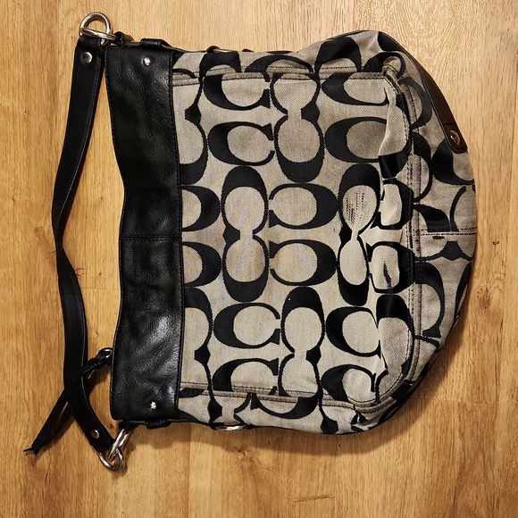 Coach C Signature 11 X 14 Black Zoe Hobo Shoulderbag F14709 - Picture 2 of 14